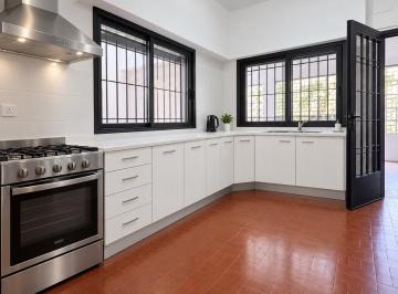 Casa · 124m² · 4 Ambientes · 4 Cocheras · Casa Amplia en Excelente Ubicación, El Casco Histórico de Victoria