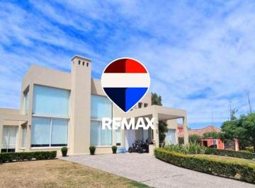 Casa · 287m² · 7 Ambientes · Casa 3 Dorm Venta Club de Campo El Tipal Salta