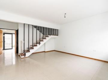 Casa · 130m² · 4 Ambientes · 1 Cochera · Casa Triplex 4 Ambientes Cochera Patio Terraza