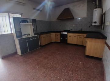 Casa · 192m² · 3 Ambientes · 2 Cocheras · Venta Casa 3 Amb/ Lomas de Zamora/ Oportunidad