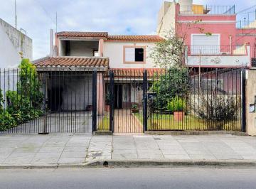 Casa · 120m² · 4 Ambientes · 1 Cochera · Venta Casa 3 Dorm. Liniers Lote 242 m² Apto C