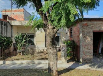 Casa · 70m² · 4 Ambientes · 1 Cochera · Casa 4 Ambientes en Venta en Sourigues