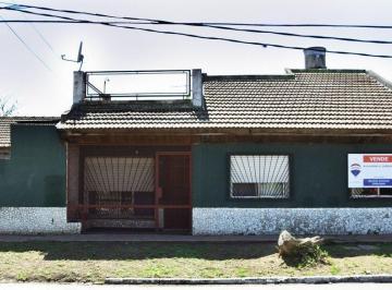 Casa · 93m² · 3 Ambientes · 1 Cochera · Casa 3 Ambientes en Venta en Banfield con Cochera