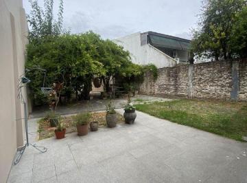 Casa · 77m² · 3 Ambientes · 1 Cochera · Venta Casa 3 Ambientes C/jardin Florida Oeste