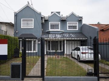 Casa · 250m² · 5 Ambientes · 1 Cochera · Venta Casa 5 Amb. Garage Parque Pileta, Libertad