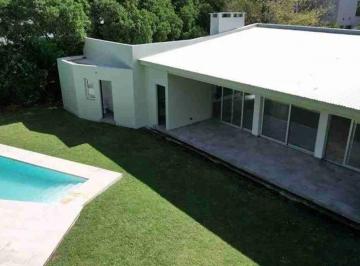 Casa · 169m² · 4 Ambientes · 2 Cocheras · Venta Casa con Pileta a Estrenar - La Candida