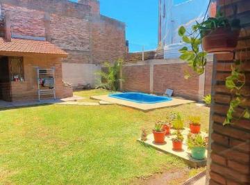 Casa · 185m² · 6 Ambientes · 2 Cocheras · Casa Venta Lote Propio 6 Amb San Justo