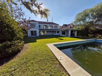 Casa · 241m² · 7 Ambientes · 2 Cocheras · Casa en Santa María de Tigre con Quincho y Pileta
