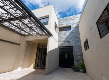 Casa · 228m² · 6 Ambientes · 2 Cocheras · Casa de Categoria en Santo Tome