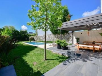 Casa · 228m² · 5 Ambientes · 2 Cocheras · Casa en Venta Gonnet