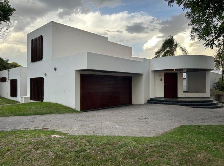Casa · 426m² · 12 Ambientes · 2 Cocheras