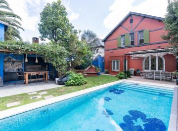 Casa · 410m² · 5 Ambientes · 2 Cocheras · Casa Estilo Inglés en Olivos Gran Jardín con Pileta Excelente Estado