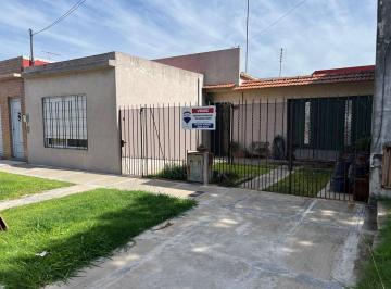 Casa · 99m² · 3 Ambientes · 1 Cochera · Venta Casa 3 Ambientes Patio y Cochera Lanus