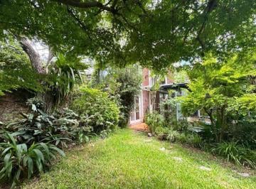 Casa · 230m² · 6 Ambientes · 1 Cochera · Casa 6 Ambientes con Pileta y Jardin Vicente Lopez