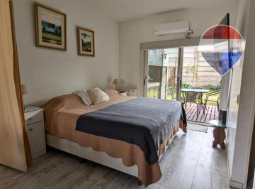 Departamento · 33m² · 1 Ambiente · 1 Cochera · Las Mercedes. Monoambiente con Jardín y Cochera.