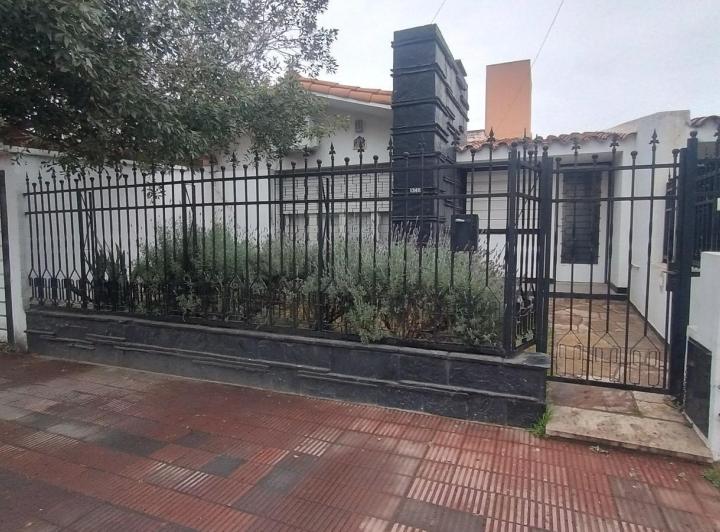 Casa · 144m² · 3 Dormitorios · 2 Cocheras