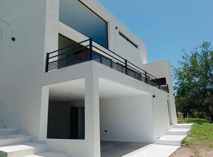 Casa · 150m² · 6 Ambientes · 2 Cocheras