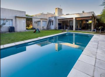 Casa · 172m² · 4 Ambientes · 2 Cocheras · Venta Casa 4 Ambientes Apto Credito Villanueva