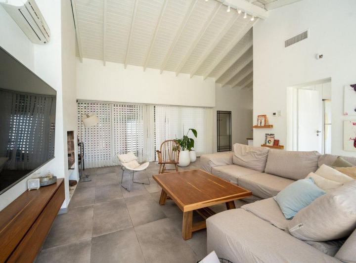 Casa en venta en Manuel B Gonnet · 6 ambientes