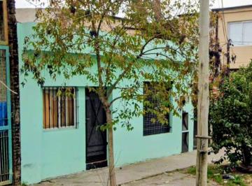 Casa · 61m² · 4 Ambientes · Casa + 2 Departamentos en Venta Bloque Temperley