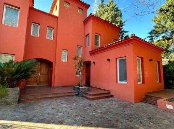 Casa · 321m² · 7 Ambientes · 2 Cocheras · Venta Casa de 7 Amb. con Cochera en San Isidro