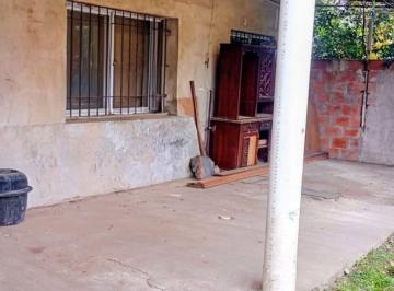 Casa · 150m² · 4 Ambientes · 1 Cochera · Casa/lote en Francisco Alvarez, Moreno!