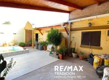 Casa · 130m² · 5 Ambientes · 1 Cochera · Casa en Venta con Parrilla y Pileta