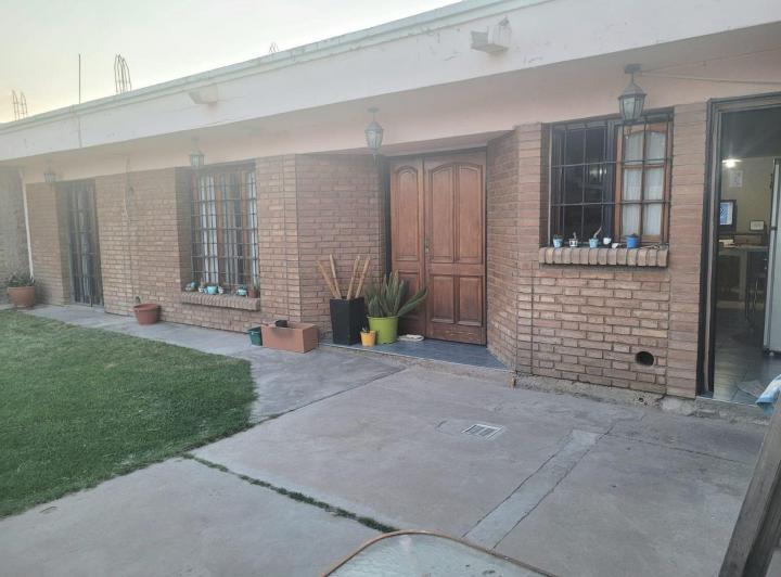 Casa · 159m² · 5 Ambientes · 2 Cocheras