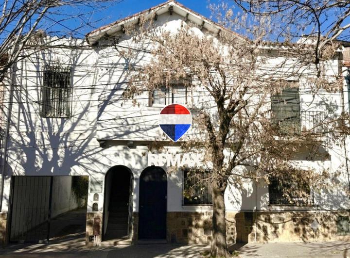 Casa · 213m² · 8 Ambientes · 3 Cocheras