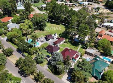 Casa · 461m² · 9 Ambientes · 3 Cocheras · Venta Casa Zona Colegios