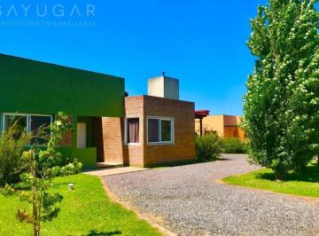Casa · 128m² · 4 Ambientes · 5 Cocheras · Alquiler Casa - Lomas de San Francisco / Open Door