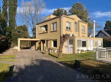 Casa · 200m² · 5 Ambientes · 6 Cocheras · Venta Casa en Mapuche Country Club - Pilar