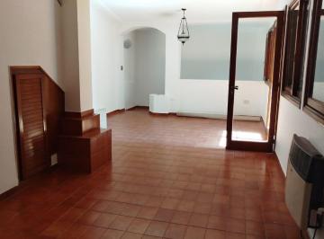Departamento · 95m² · 3 Ambientes · Royo Inmobiliaria Alquila Casa Céntrica en Planta Alta con Dos Dorm. y Dos Baños
