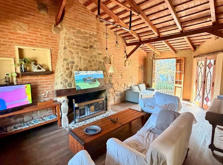 Casa · 288m² · 6 Ambientes · 2 Cocheras