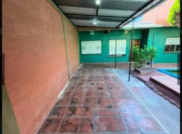 Casa · 80m² · 5 Ambientes · 3 Cocheras · Casa en Alquiler 5 Amb Ituzaingó Sur con Parque y Pileta