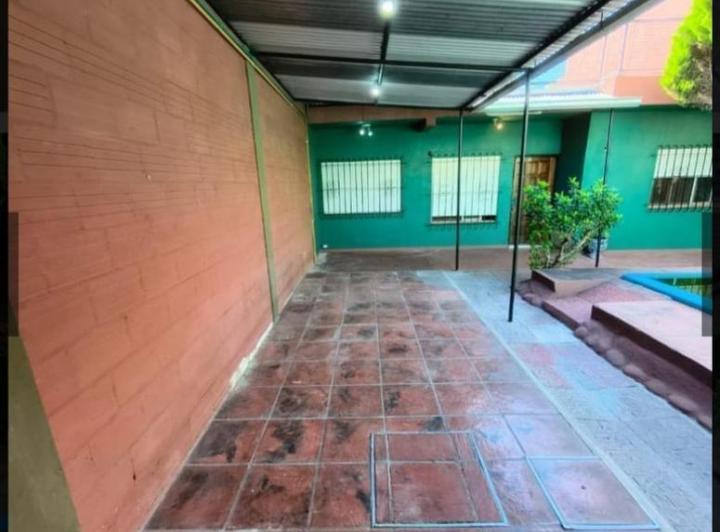 Casa · 80m² · 5 Ambientes · 3 Cocheras