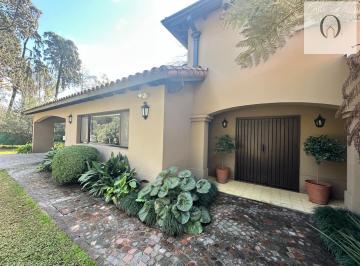 Casa · 300m² · 6 Ambientes · 4 Cocheras · Casa en Venta en Parque Leloir Sobre 2600 m² de Parque