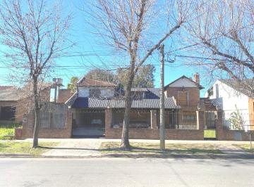 Casa · 250m² · 7 Ambientes · 3 Cocheras · Casa en Venezuela 2700