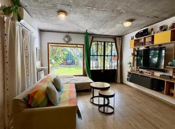 Casa · 140m² · 4 Ambientes · 1 Cochera · Casa en Alquiler en Ituzaingo Norte con Pileta
