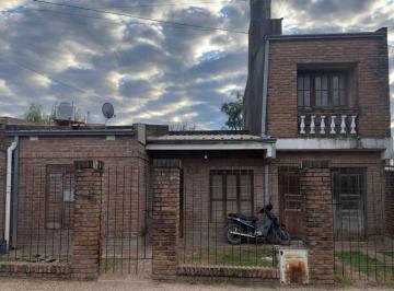 Casa · 132m² · 5 Ambientes · 1 Cochera · Alquiler Casa Santo Tome