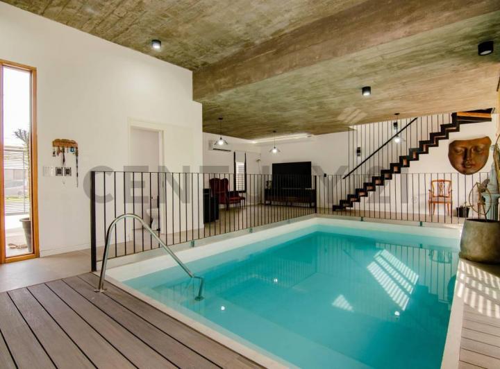 Casa · 190m² · 5 Ambientes · 2 Cocheras