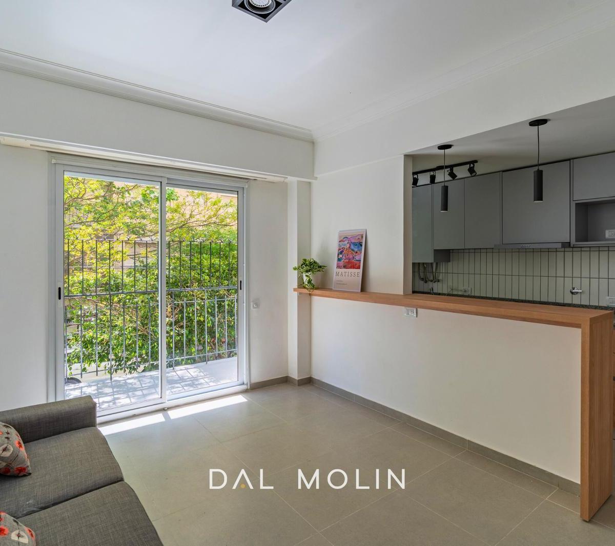 Departamento de 3 ambientes A la calle con balcón — Paseo Aldrey