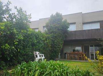 Casa · 104m² · 5 Ambientes · 1 Cochera · Duplex en Venta Al Agua en Lago Escondido Nordelta