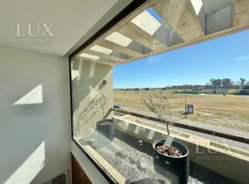 Casa · 272m² · 6 Ambientes · 3 Cocheras · Casa en Alquiler Anual