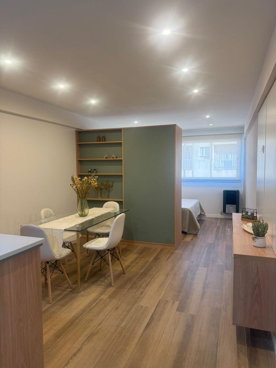 Departamento de 1 ambiente a la calle - en Venta
