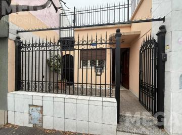 Casa · 143m² · 4 Ambientes · Cura Arias Montiel 115. Casa en Venta