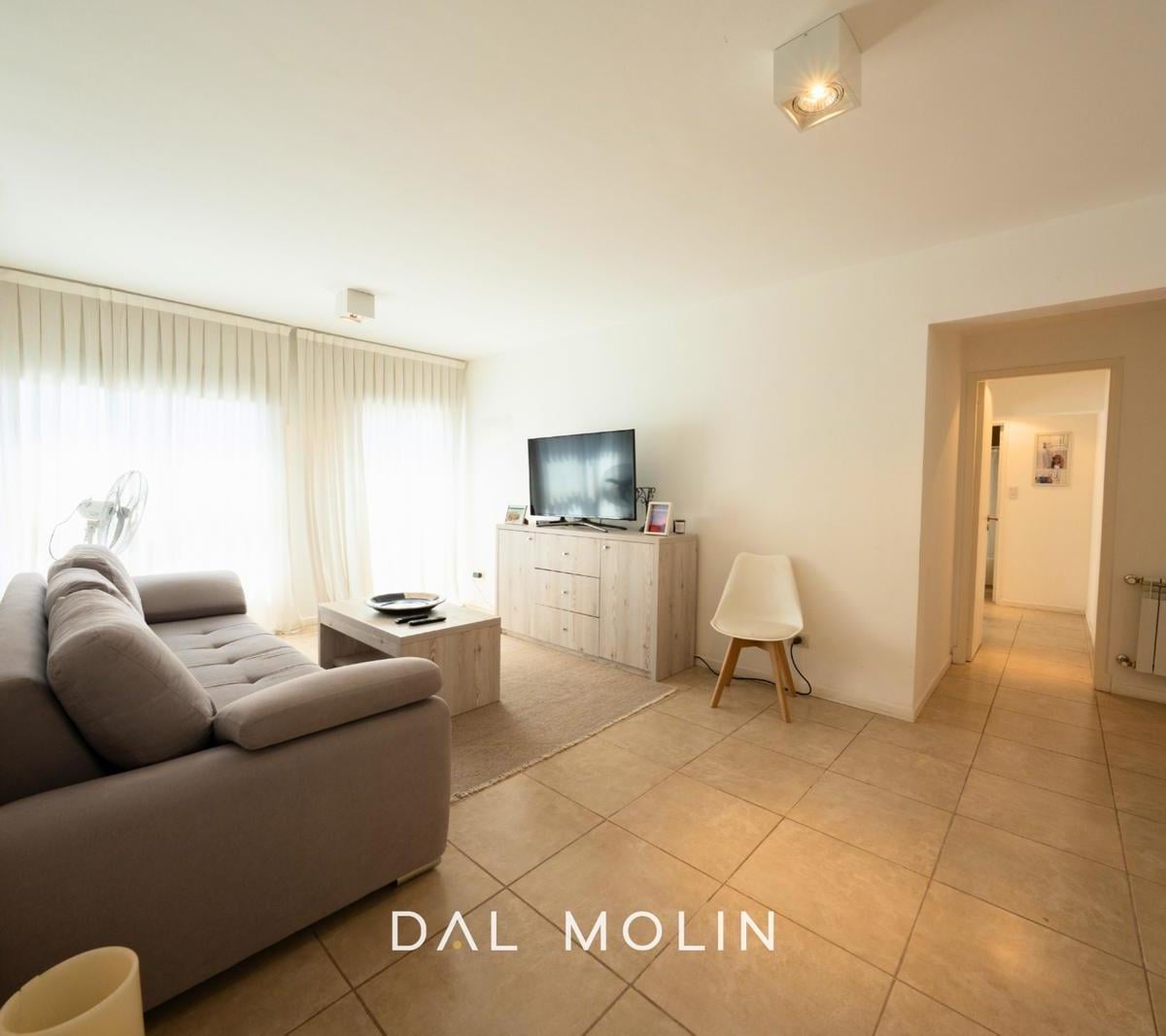 Departamento en semipiso de 3 ambientes con balcón, Plaza Mitre