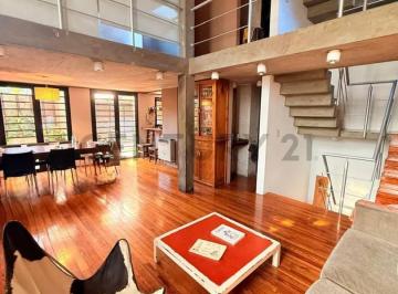 Casa · 170m² · 5 Ambientes · 1 Cochera · Casa Cinco Ambientes en Venta