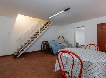 Casa · 156m² · 7 Ambientes · Casa Venta Centro Rosario de 2 Plantas con Doble Ingreso, Patio y Ambientes Adaptables a Refaccionar