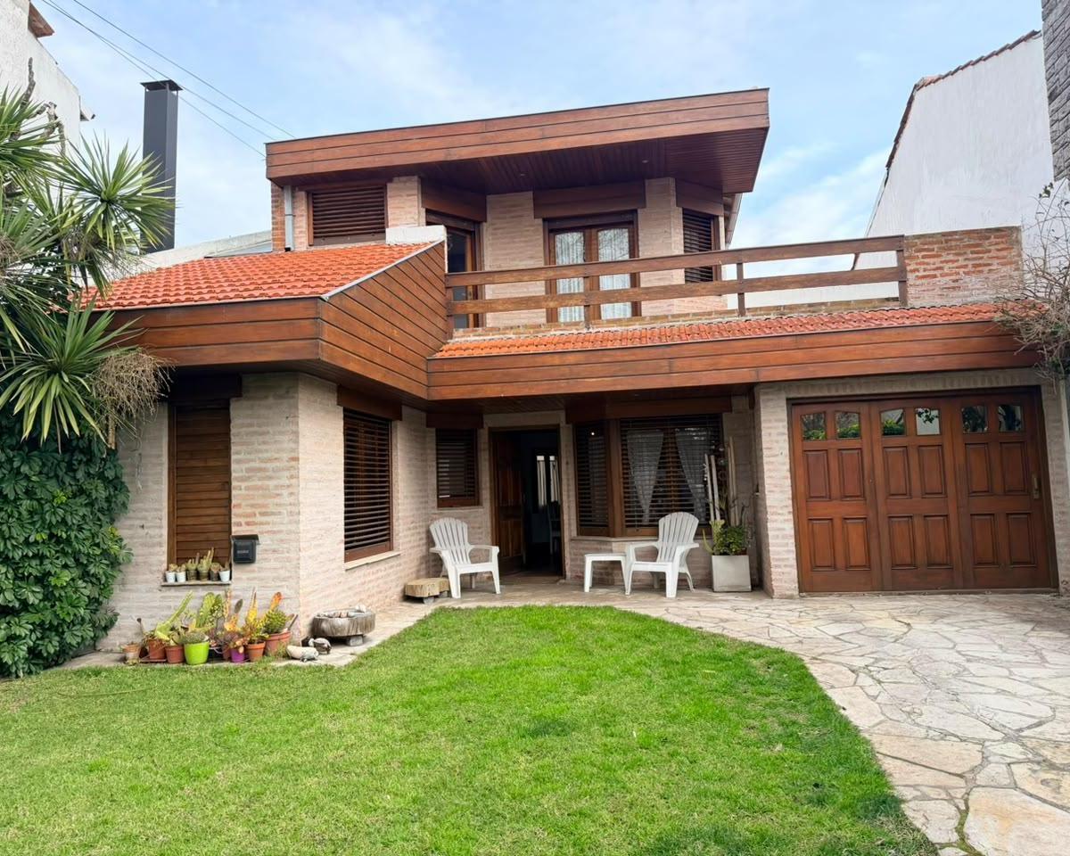 Venta | Excelente Chalet de 4 Ambientes – Los troncos - Apto credito